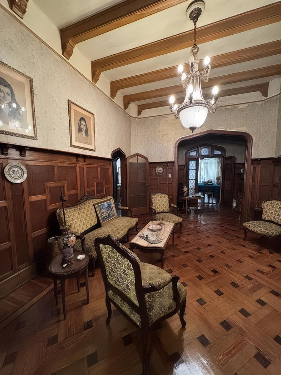 Casa de Estilo con Amplio Parque, Pileta y Quincho. en Inmejorable Zona. 1