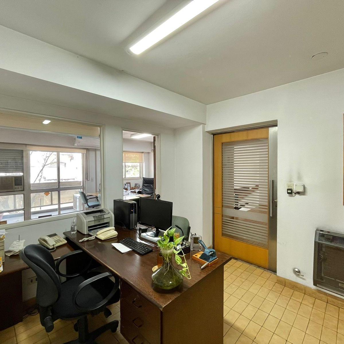 Piso Exclusivo en Venta Oficinas con Cochera 1