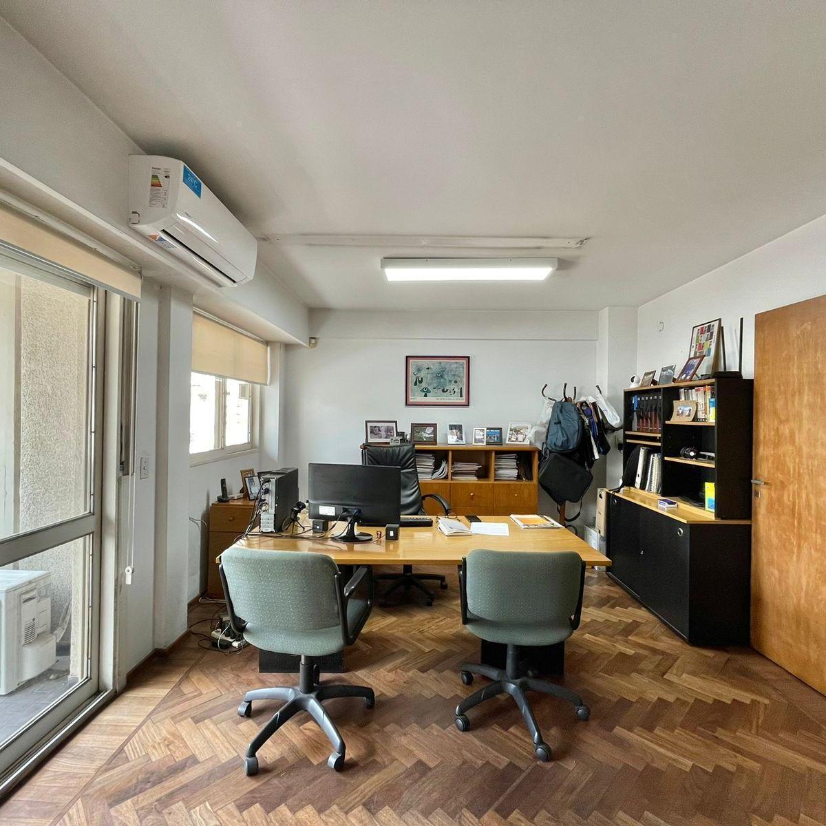 Piso Exclusivo en Venta Oficinas con Cochera 3