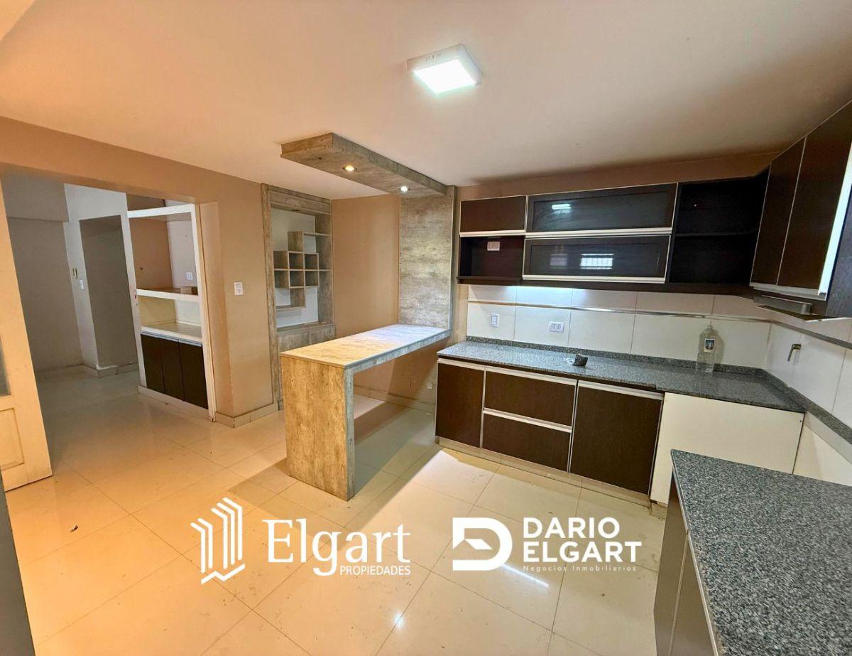 VENTA | CASA EN ESQUINA CON PILETA Y GARAJE PARA 3 VEHÍCULOS