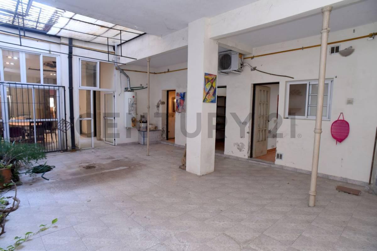 Casa Lote Propio en Villa del Parque 8 Amb Ideal P/ Reciclar 2