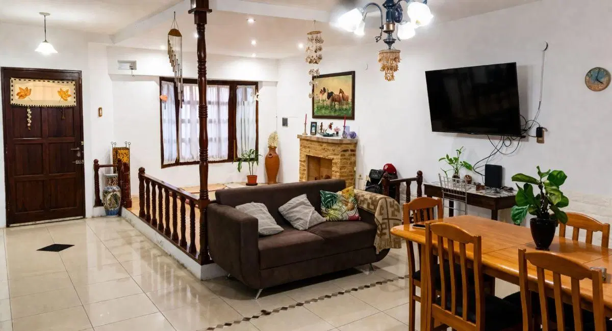 CASA 4 DORMITORIOS + PILETA 5