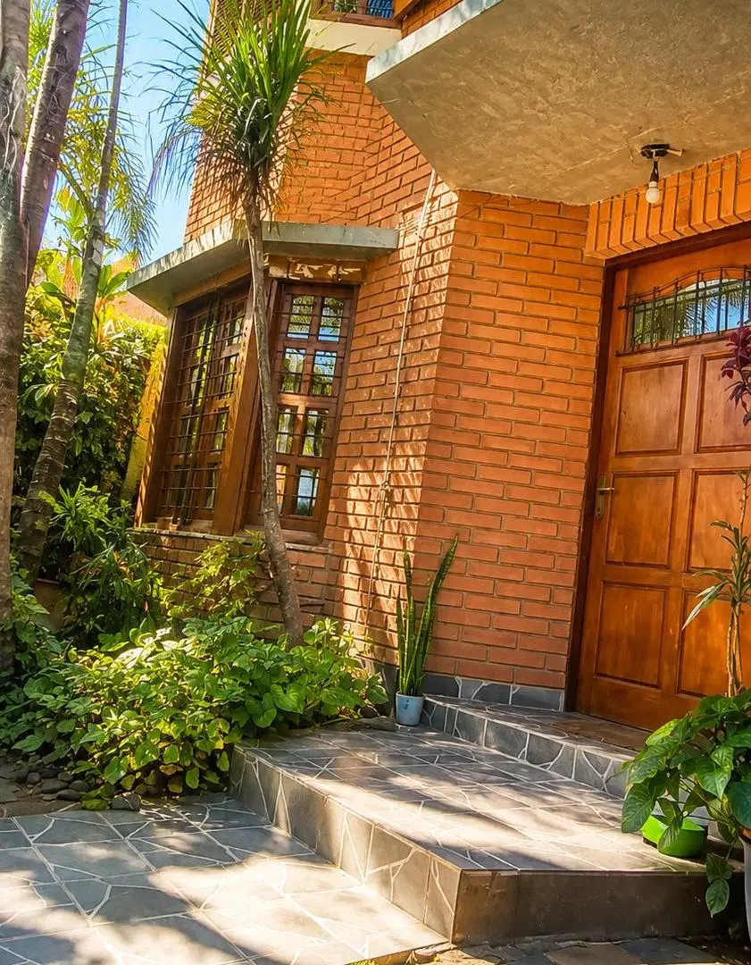 CASA 4 DORMITORIOS + PILETA 3