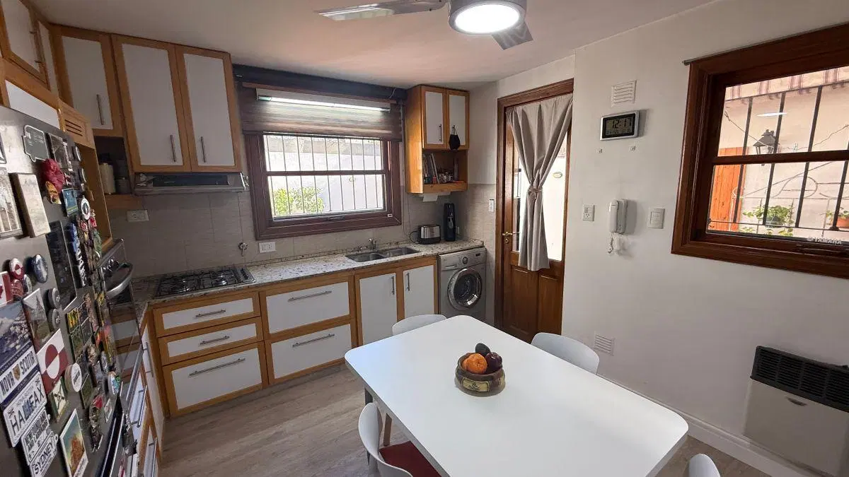 CASA DE 3 DORMITORIOS EN ROSARIO DE 150 m2. 2