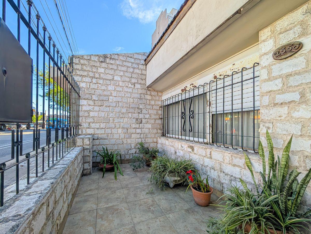 Foto de CASA DE 4 DORMITORIOS EN VENTA DE 330 M2 EN ROSARIO, imagen 3