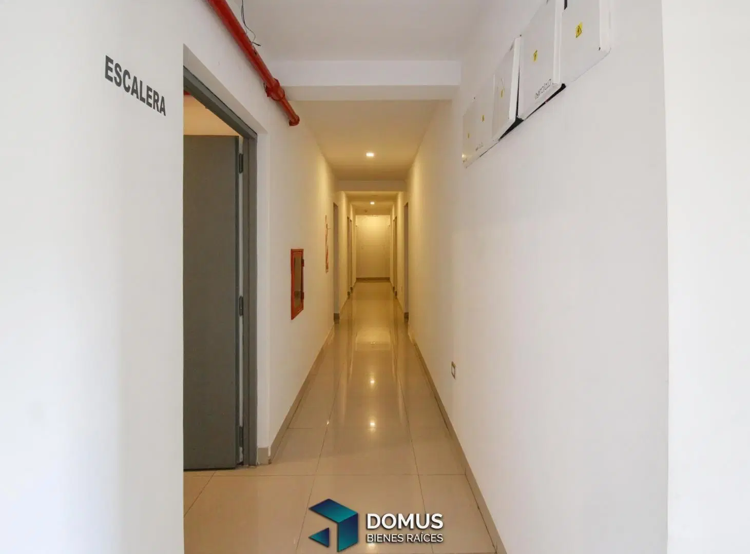 VENTA MONOAMBIENTE CON COCHERA Y BALCON AV. BELGRANO EDIFICIO BAMBU 3