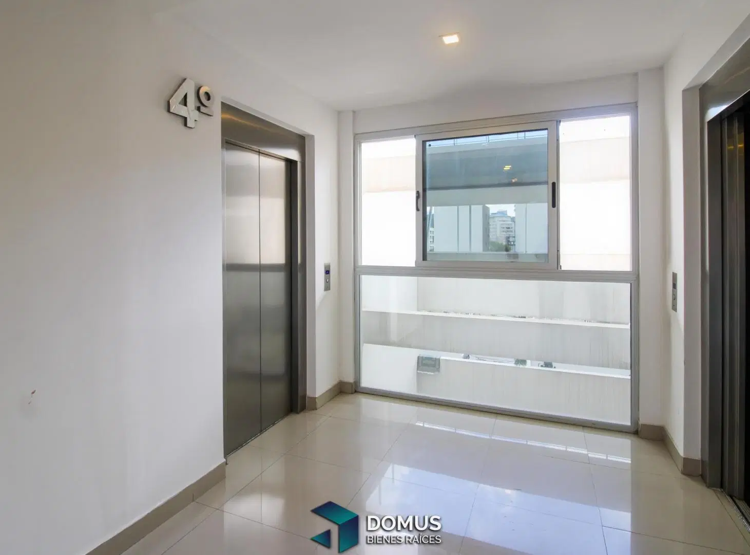 VENTA MONOAMBIENTE CON COCHERA Y BALCON AV. BELGRANO EDIFICIO BAMBU 5