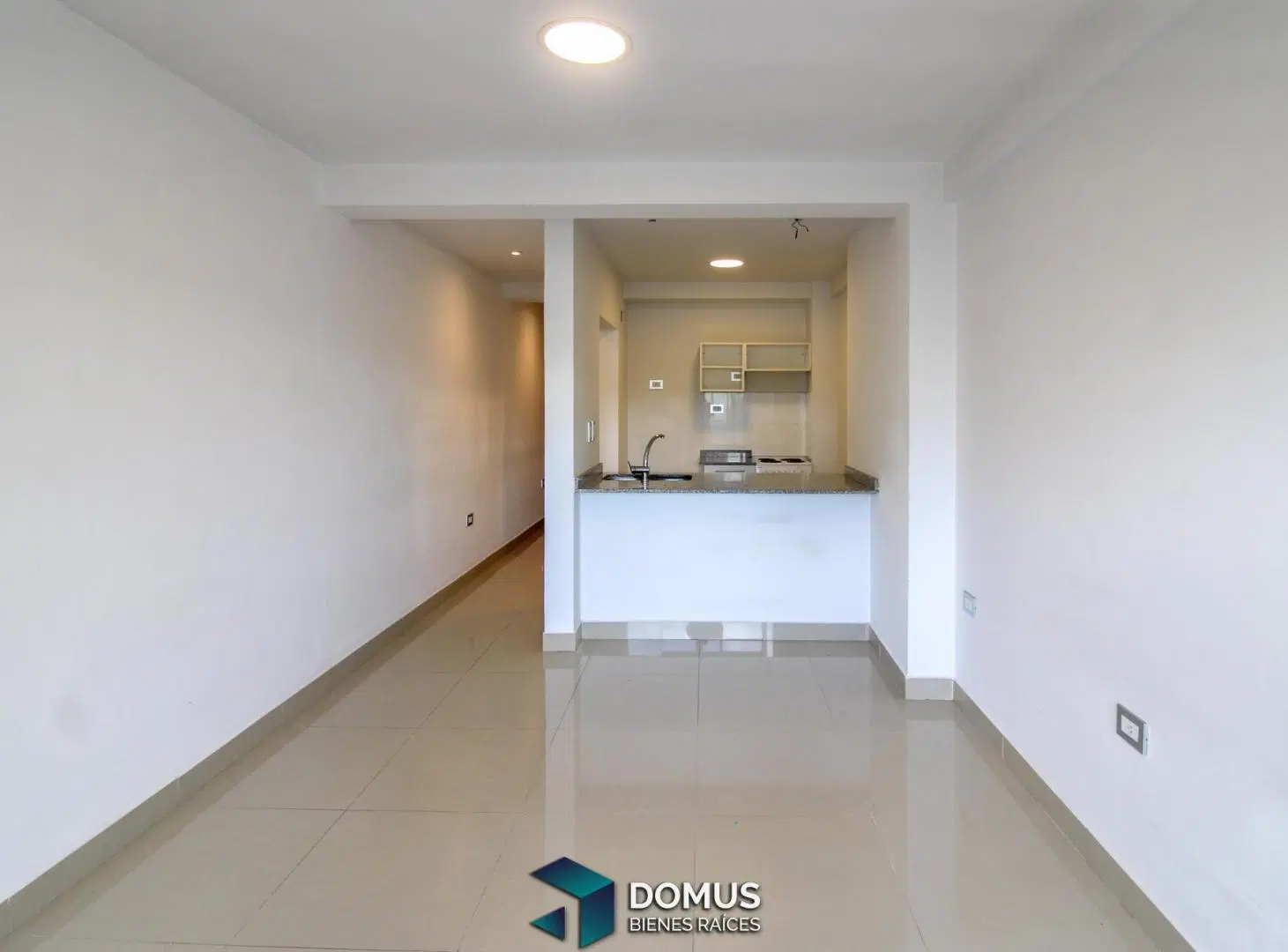 VENTA MONOAMBIENTE CON COCHERA Y BALCON AV. BELGRANO EDIFICIO BAMBU 8