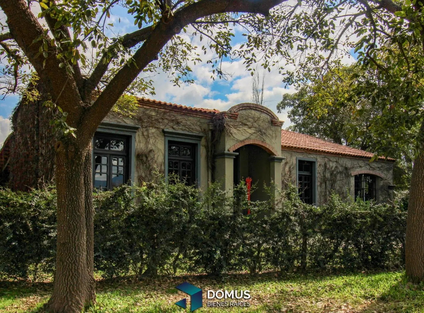 VENTA CASA DE CATEGORIA EN B° PRIVADO LOS OLMOS 5