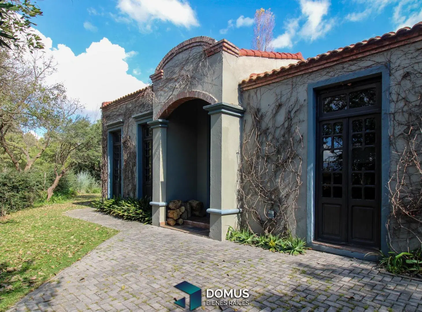 VENTA CASA DE CATEGORIA EN B° PRIVADO LOS OLMOS 2