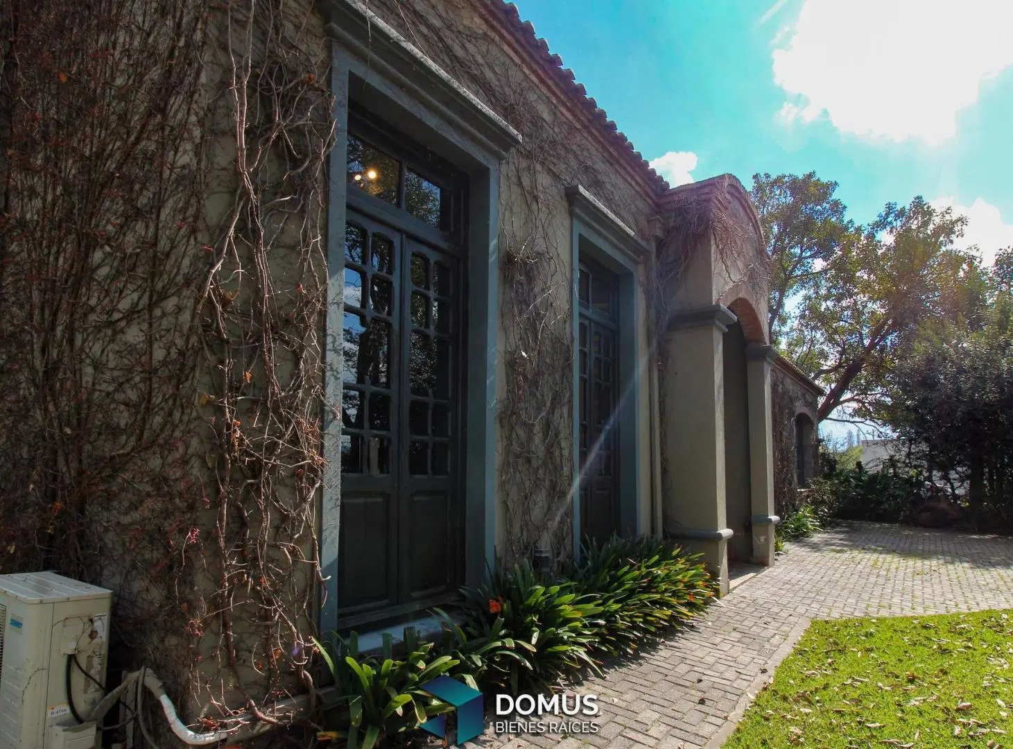 VENTA CASA DE CATEGORIA EN B° PRIVADO LOS OLMOS 3