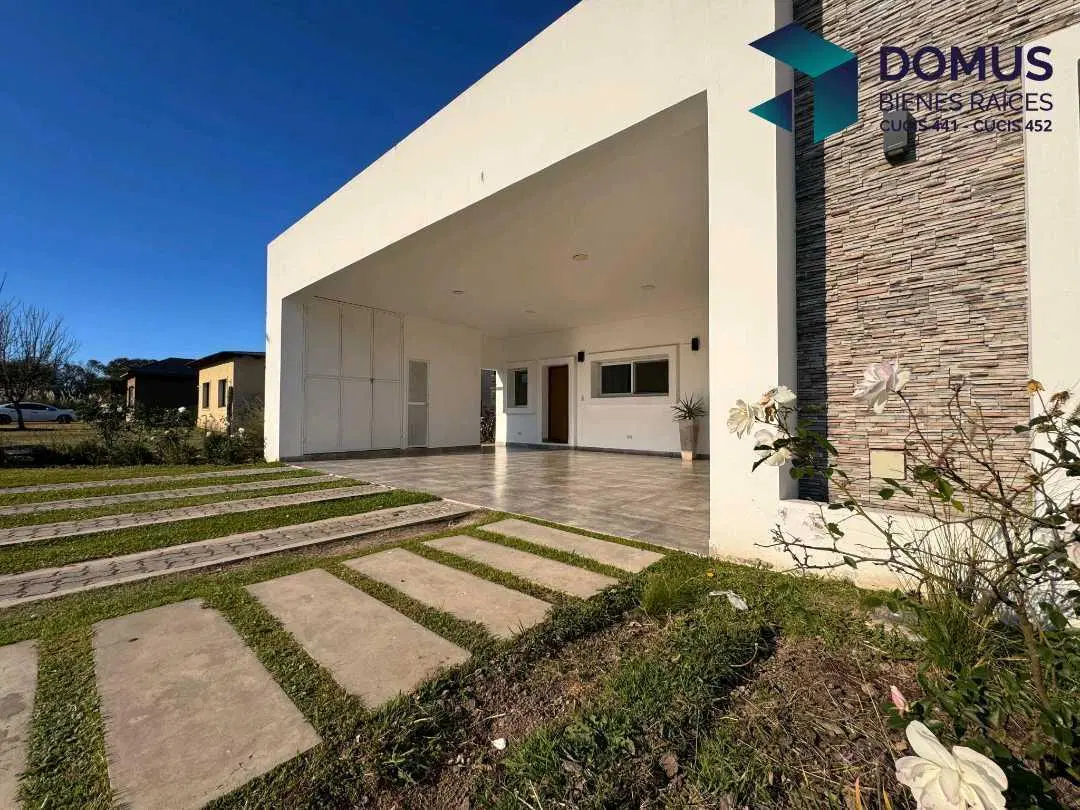 VENTA HERMOSA CASA JARDINES DE SAN LORENZO 2