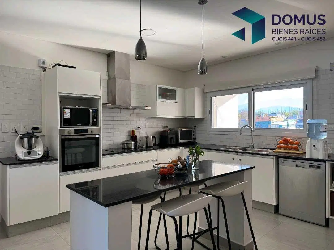 VENTA HERMOSA CASA JARDINES DE SAN LORENZO 8