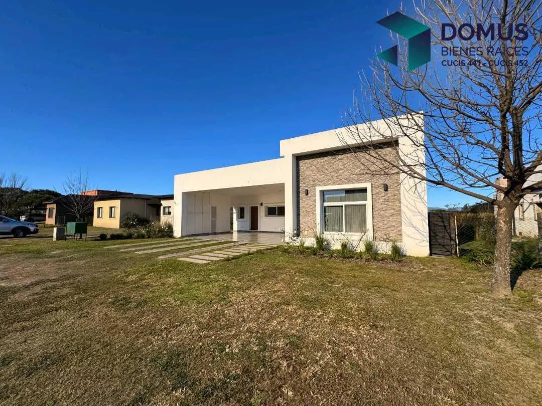 VENTA HERMOSA CASA JARDINES DE SAN LORENZO 3