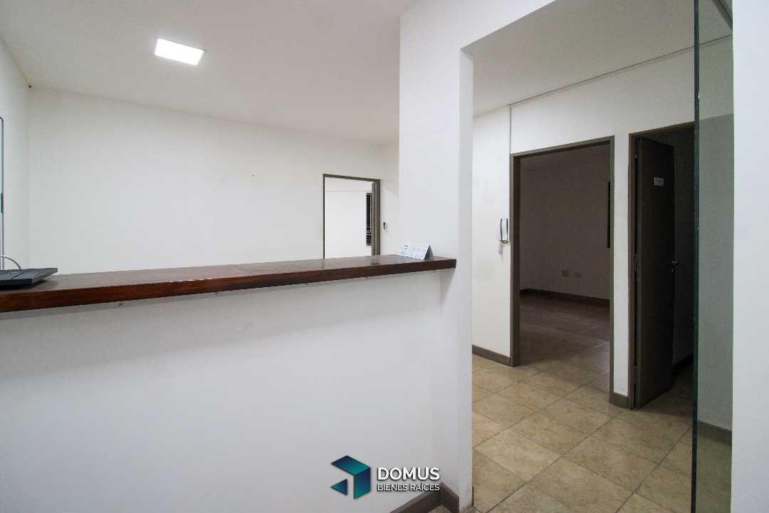 Foto de VENTA GALPON CON OFICINAS MACROCENTRO, imagen 2