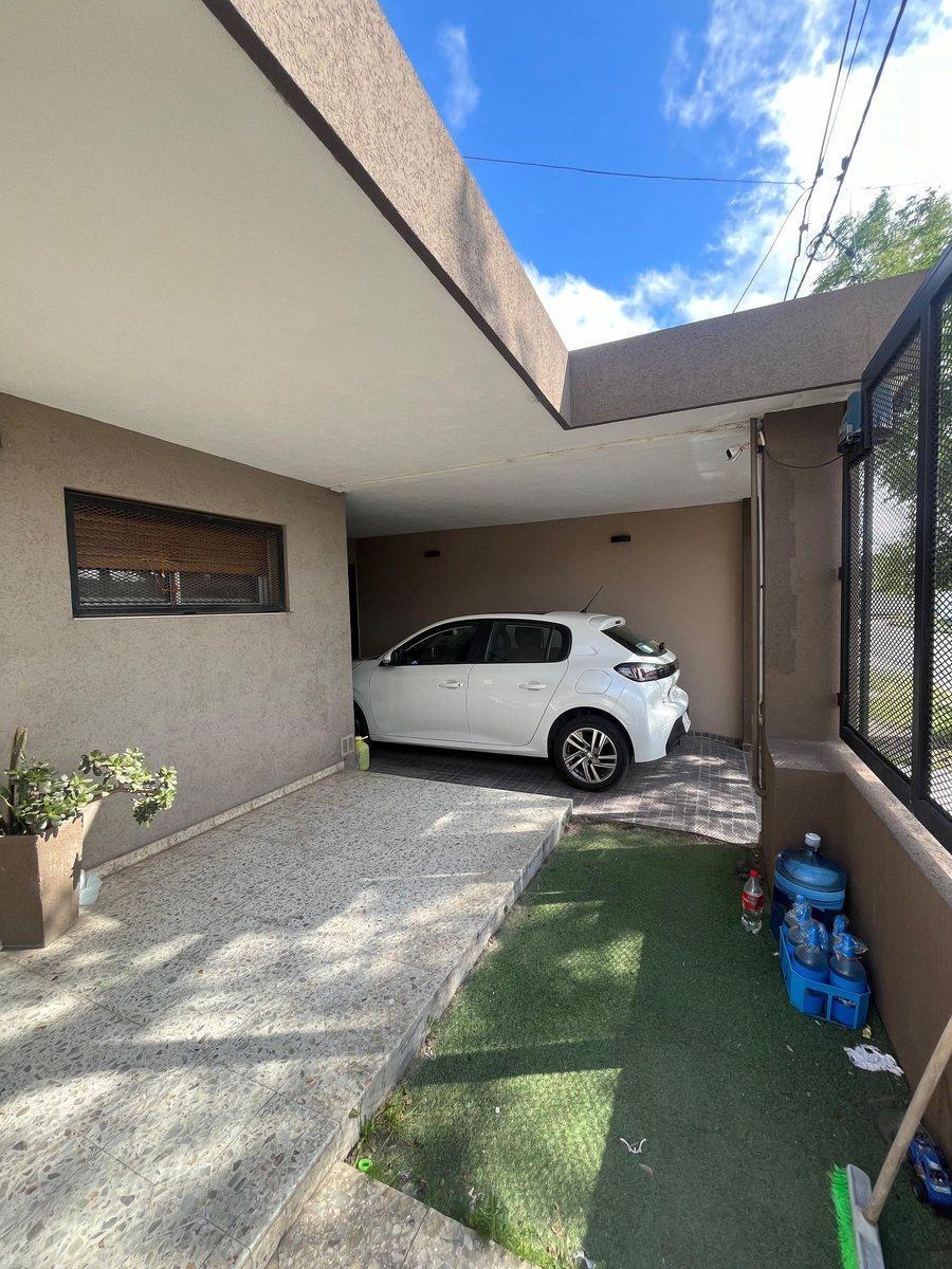 Casa en Venta en Pergamino con Patio y Pileta 2