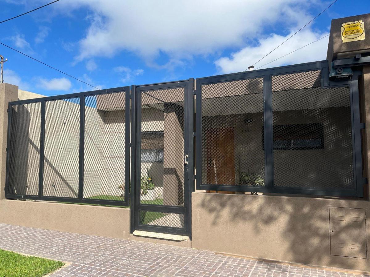 Casa en Venta en Pergamino con Patio y Pileta 5