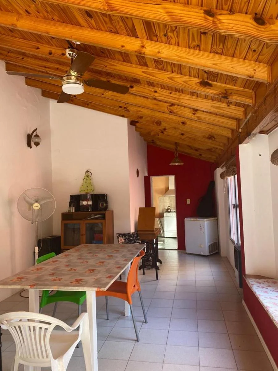 En Venta Casa con Departamento y Taller en Pehuaj0 5