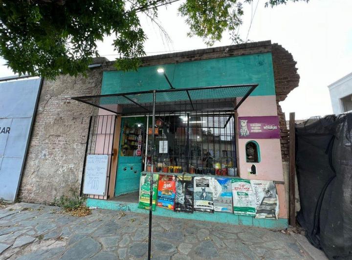 SE VENDE LOCAL COMERCIAL EN PERGAMINO CON GARAGE 4