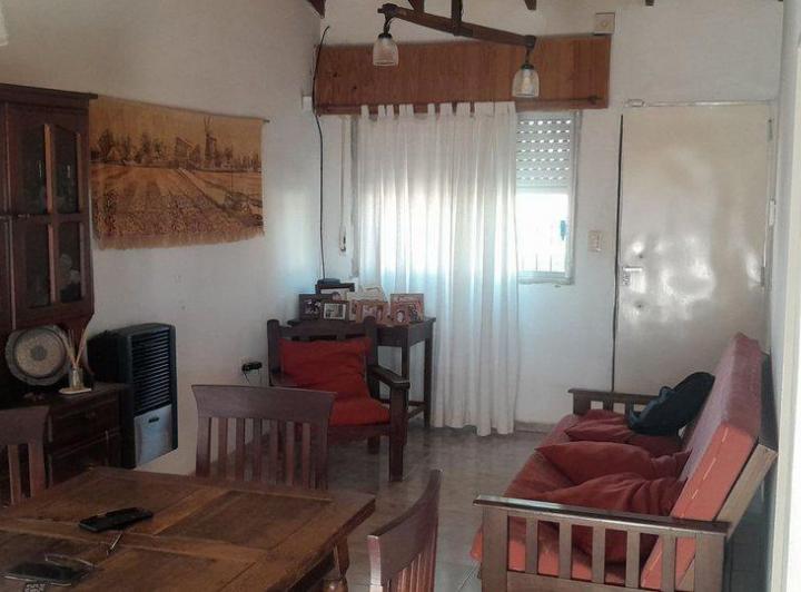 CASA EN VENTA EN PERGAMINO CON PILETA 2