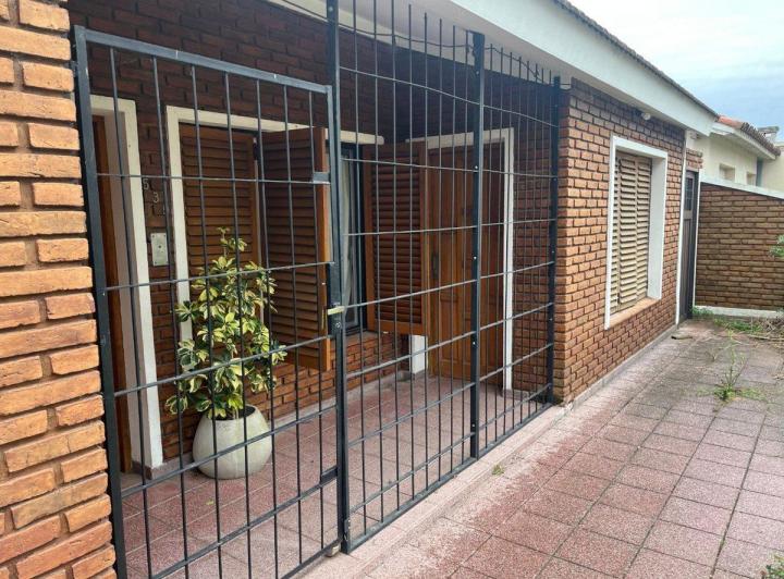 CASA EN VENTA EN PERGAMINO CON PATIO Y GARAGE 2