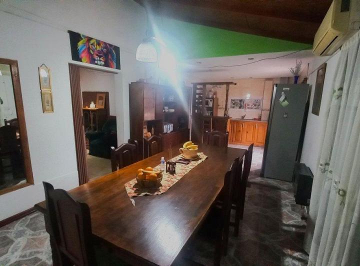 CASA EN VENTA EN PERGAMINO CON PILETA 5