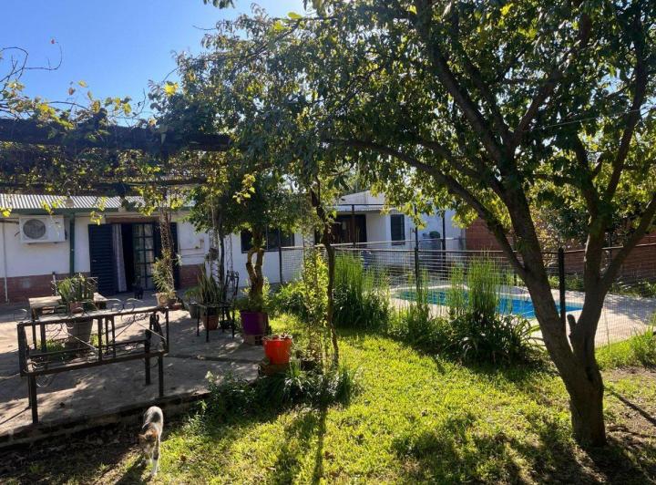 CASA EN VENTA EN PERGAMINO CON PILETA 2