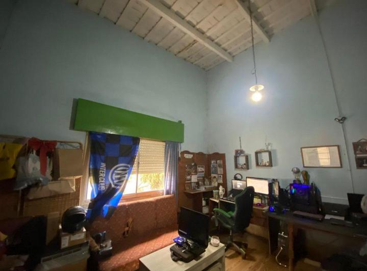 CASA EN VENTA EN PERGAMINO A REFACCIONAR CON PATIO 3