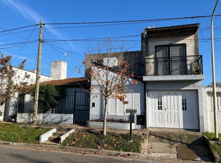CASA EN VENTA EN PERGAMINO CON PATIO 2