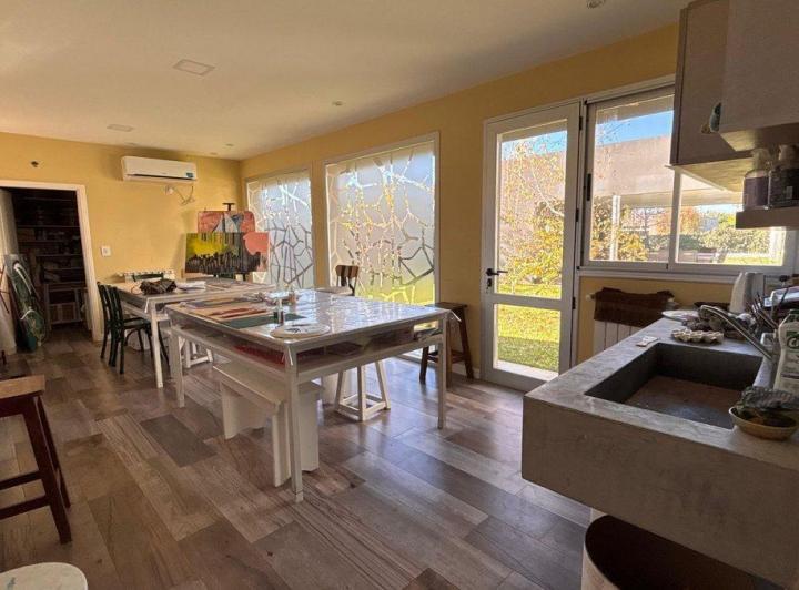 CASA EN VENTA EN PERGAMINO CON PILETA 4