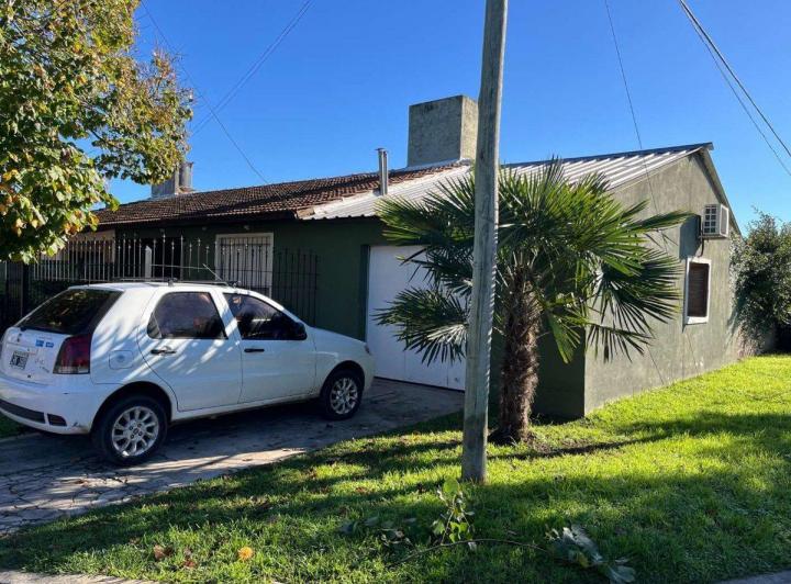 CASA EN VENTA EN PERGAMINO CON PILETA 3
