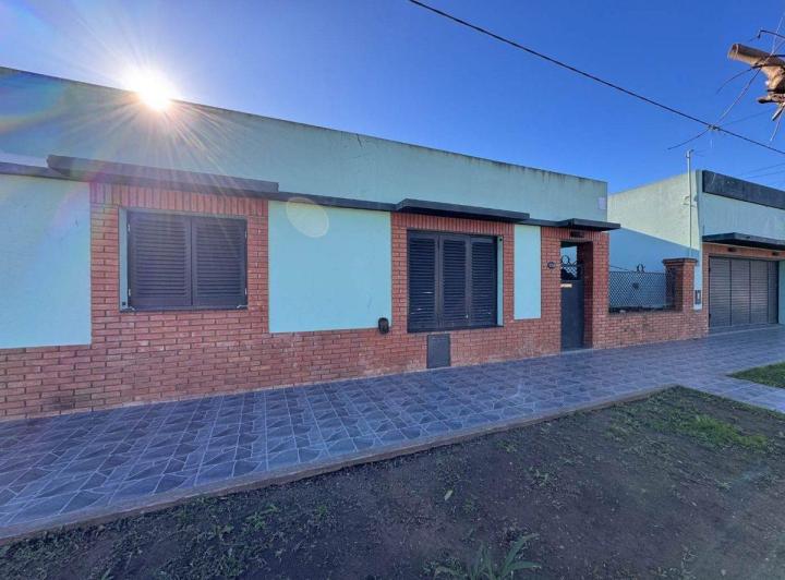 CASA EN VENTA EN PEHUAJO CON GARAGE Y QUINCHO 1