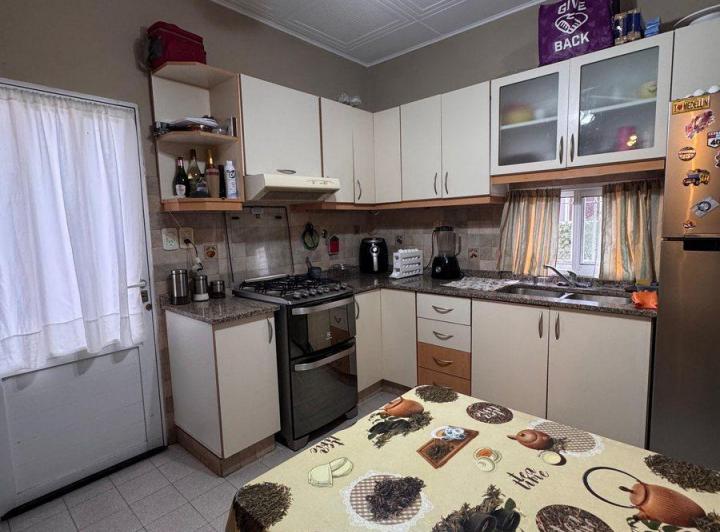 CASA EN VENTA EN PEHUAJO CON GARAGE Y QUINCHO 5