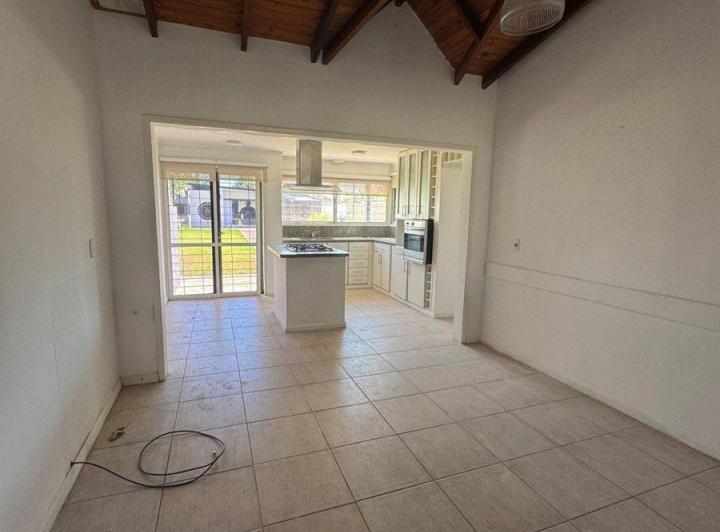 CASA EN VENTA EN PERGAMINO CON PILETA 5