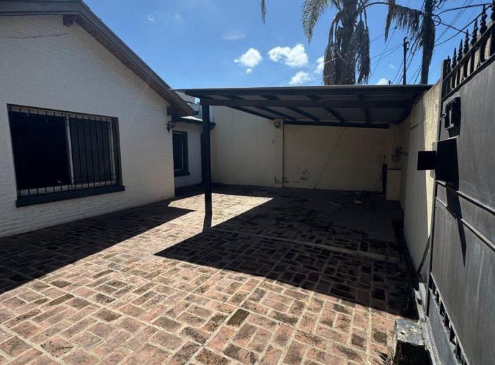 CASA EN VENTA EN PERGAMINO CON PILETA 3