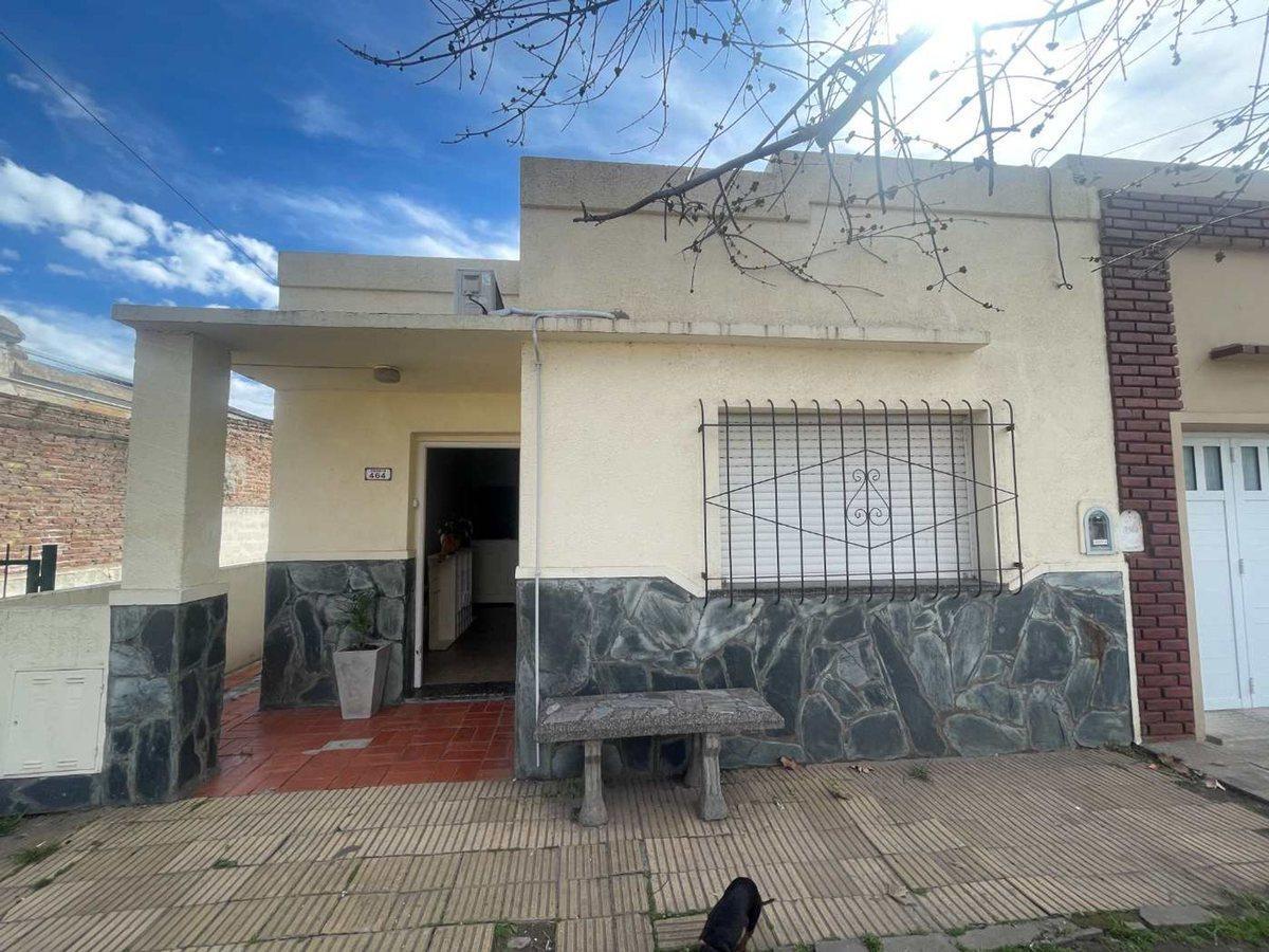 PH EN VENTA EN BRAGADO EN ZONA CENTRICA