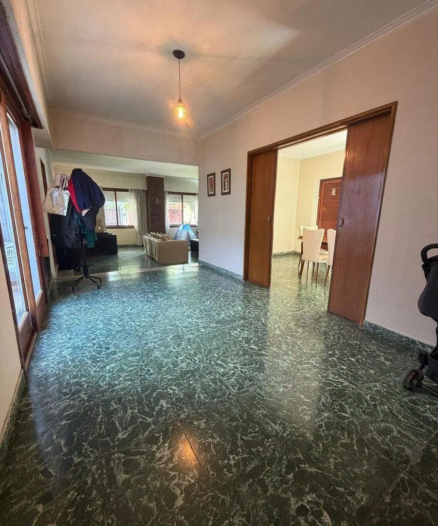 CASA EN VENTA EN PEHUAJO CON PILETA 5