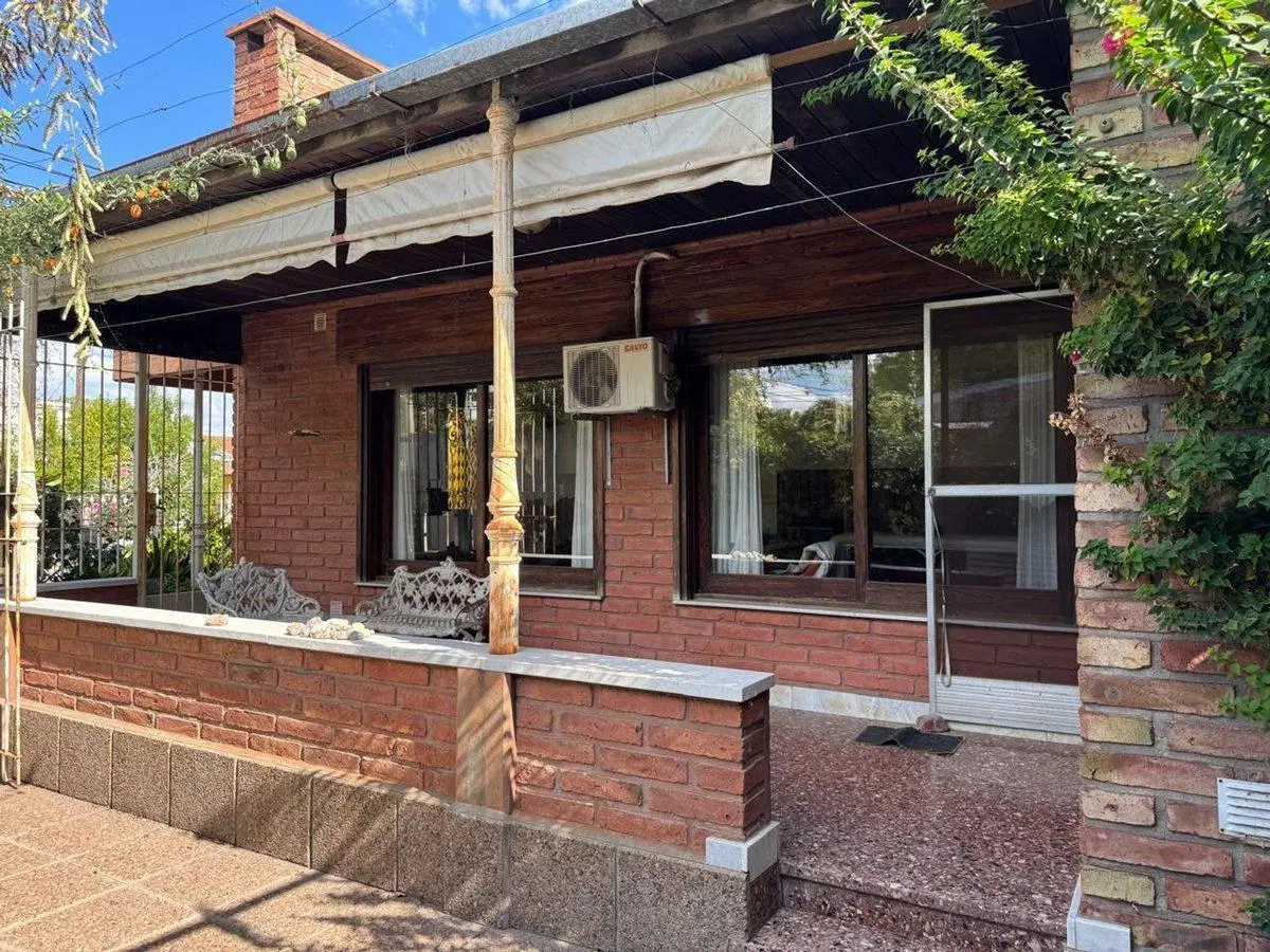 CASA EN VENTA EN LINCOLN CON PILETA 3