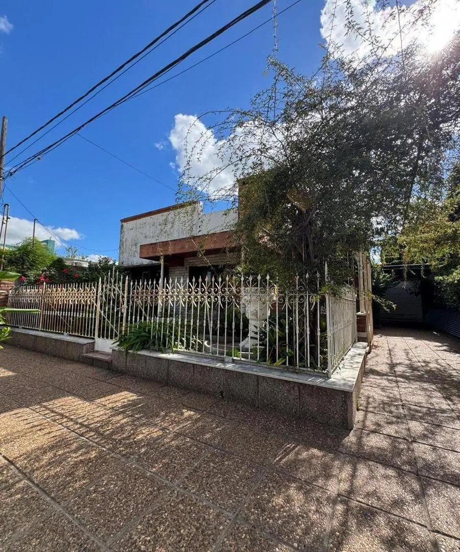 CASA EN VENTA EN LINCOLN CON PILETA 2