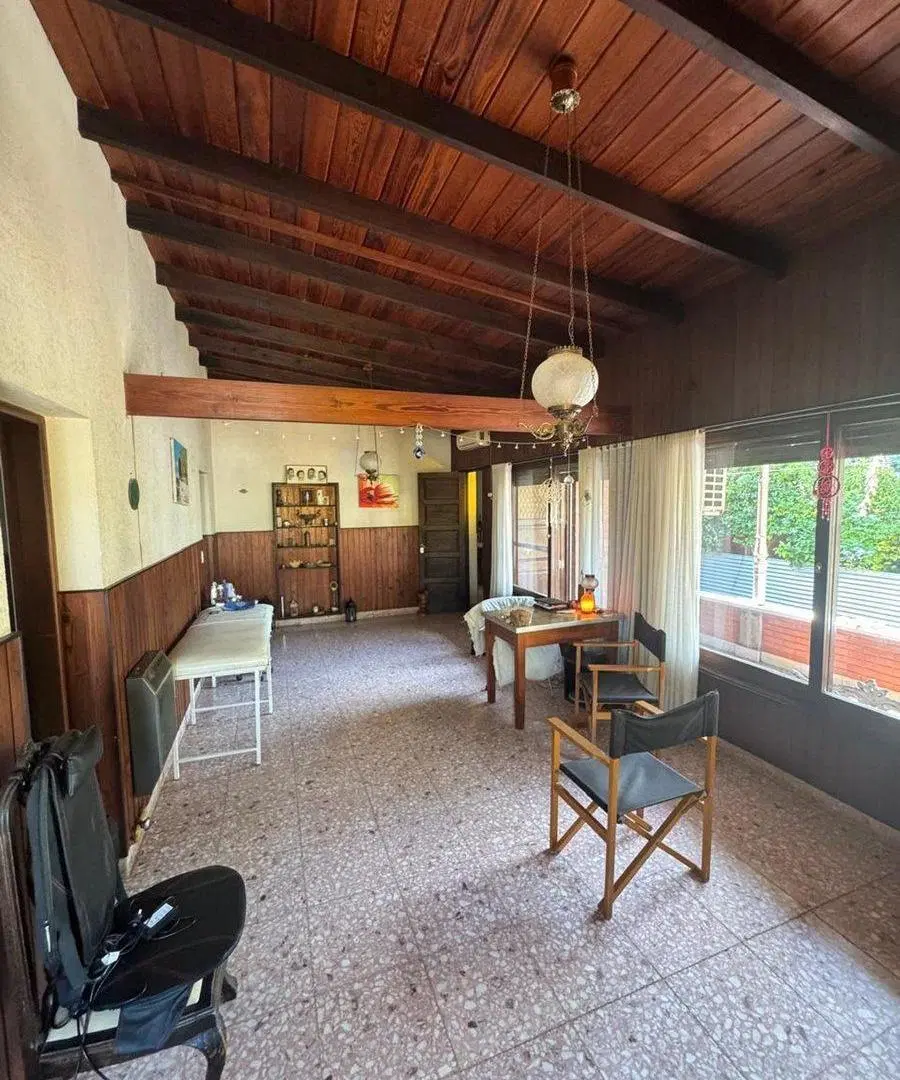 CASA EN VENTA EN LINCOLN CON PILETA 4