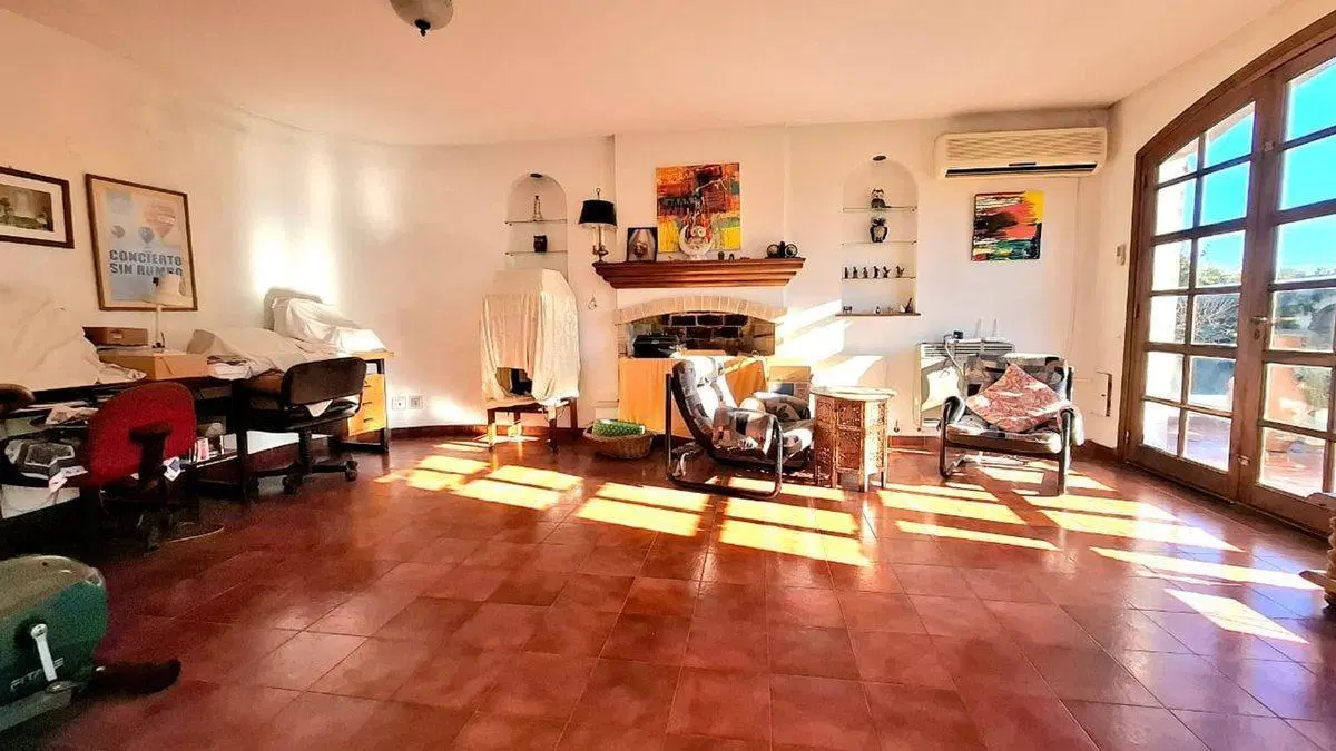 CASA EN VENTA EN CARLOS CASARES CON PILETA 3