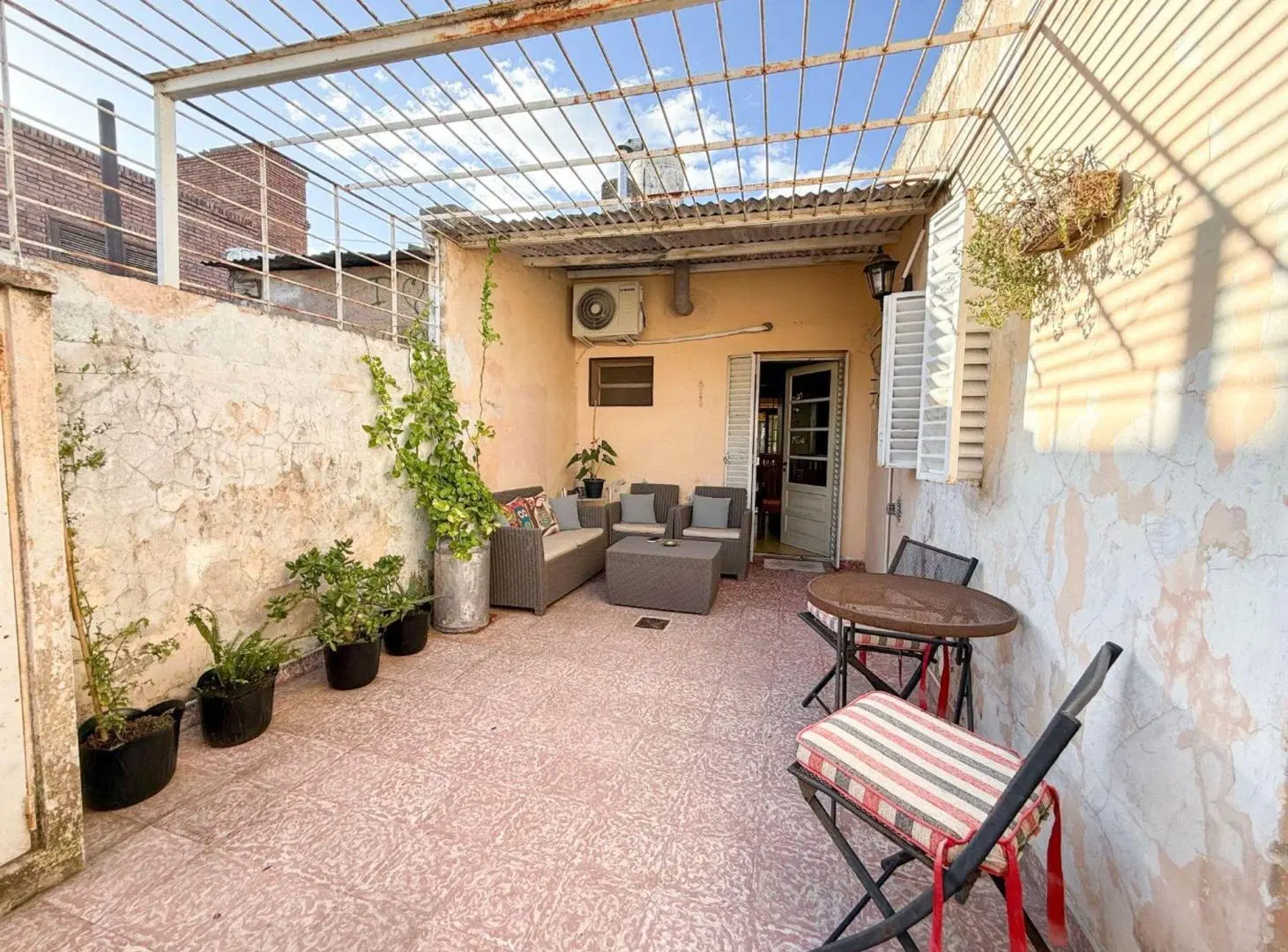 CASA EN VENTA EN EL CENTRO DE PERGAMINO CON PATIO 3
