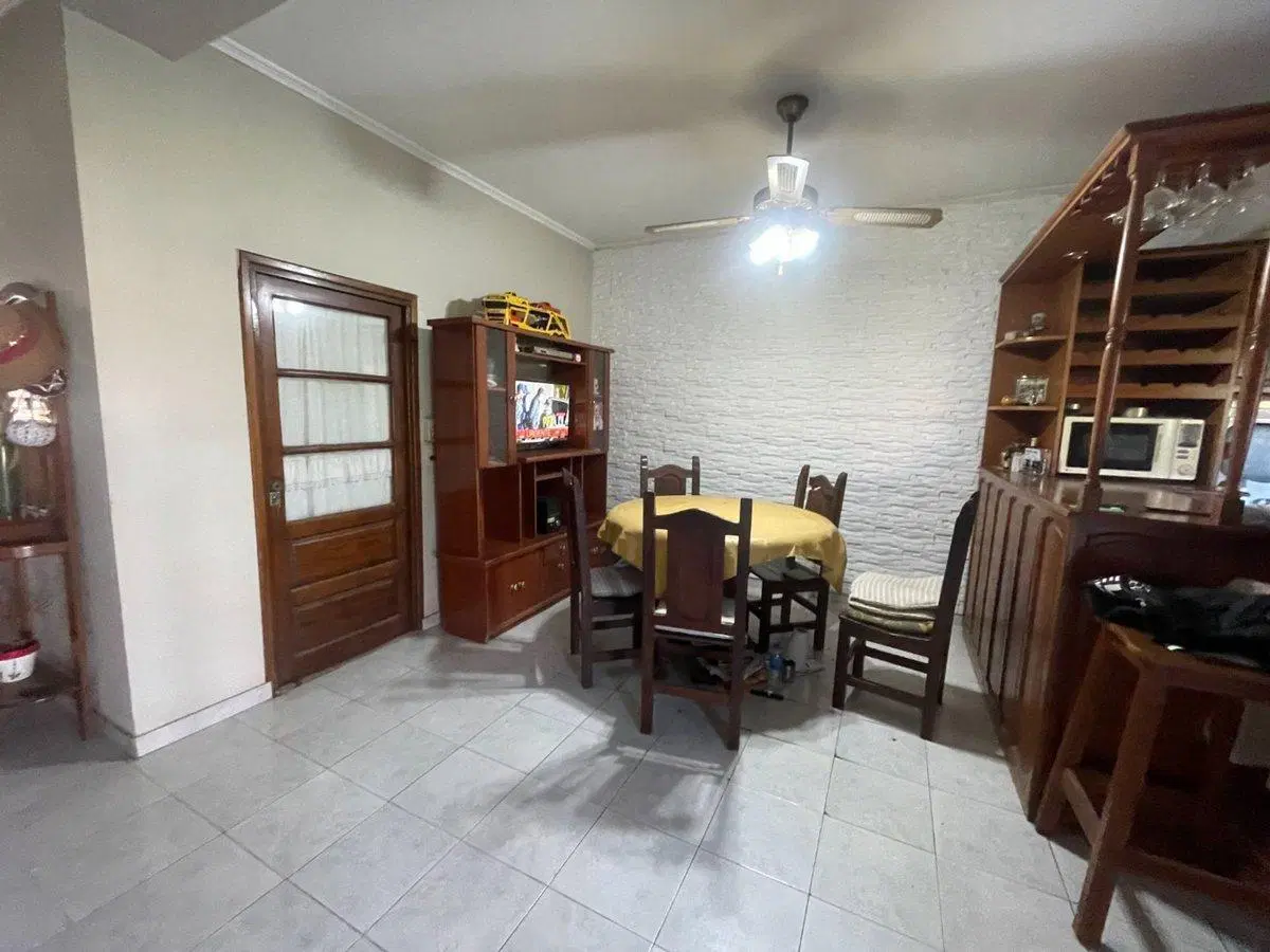 CASA EN VENTA EN BRAGADO CON PATIO 4