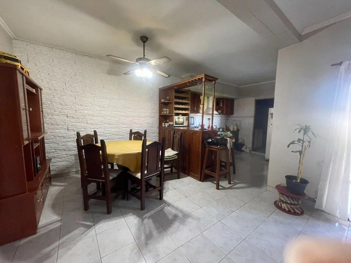 CASA EN VENTA EN BRAGADO CON PATIO 3