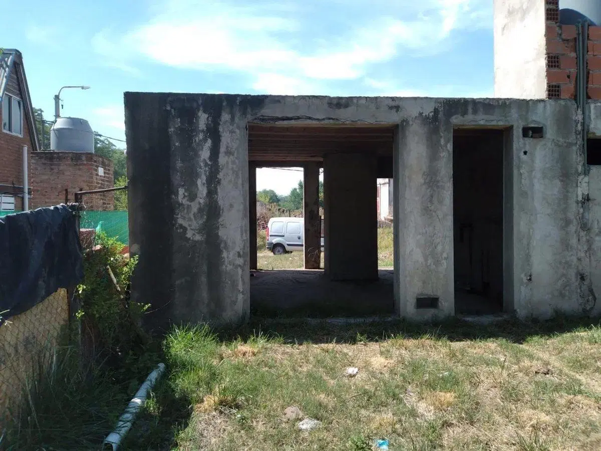CASA EN VENTA EN 9 DE JULIO A TERMINAR 5