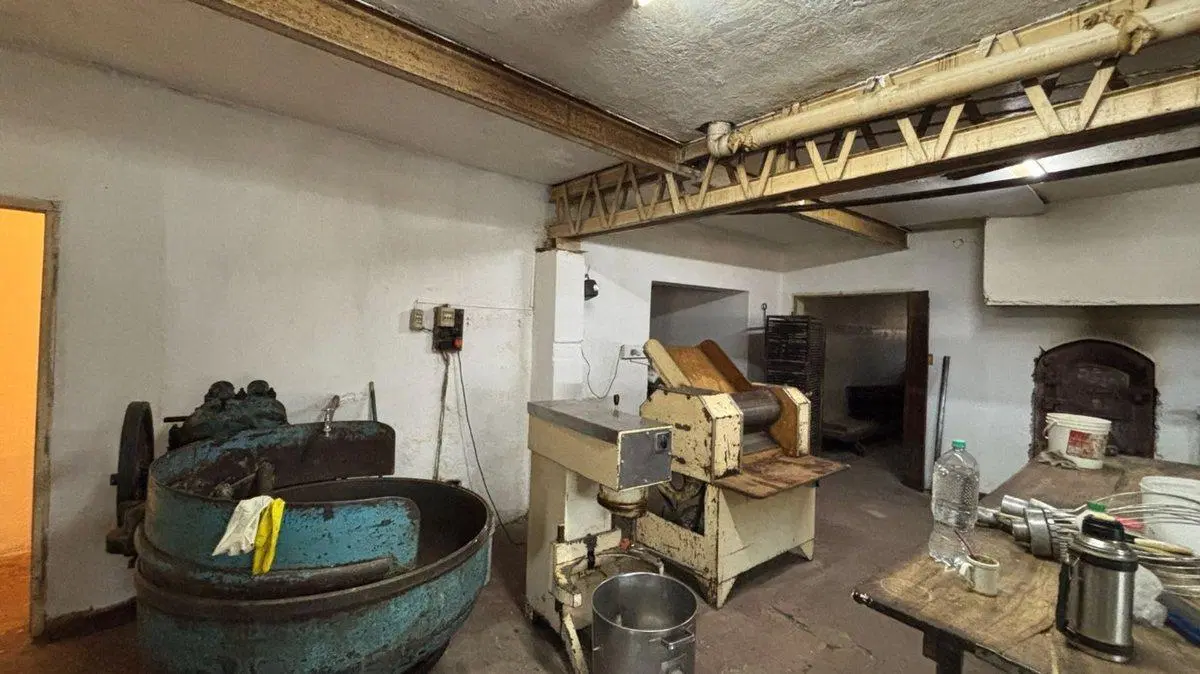 LOCAL COMERCIAL CON DEPARTAMENTO EN VENTA BRAGADO 2