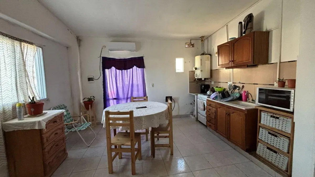 LOCAL COMERCIAL CON DEPARTAMENTO EN VENTA BRAGADO 4