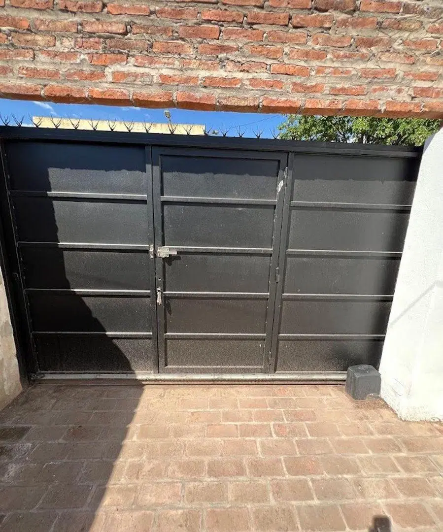 CASA EN VEN EN PERGAMINO CON PILETA. 4