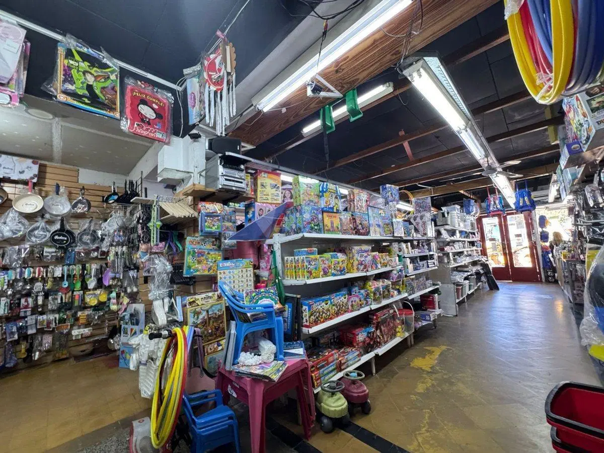 LOCAL COMERCIAL EN VENTA EN LOS TOLDOS 5