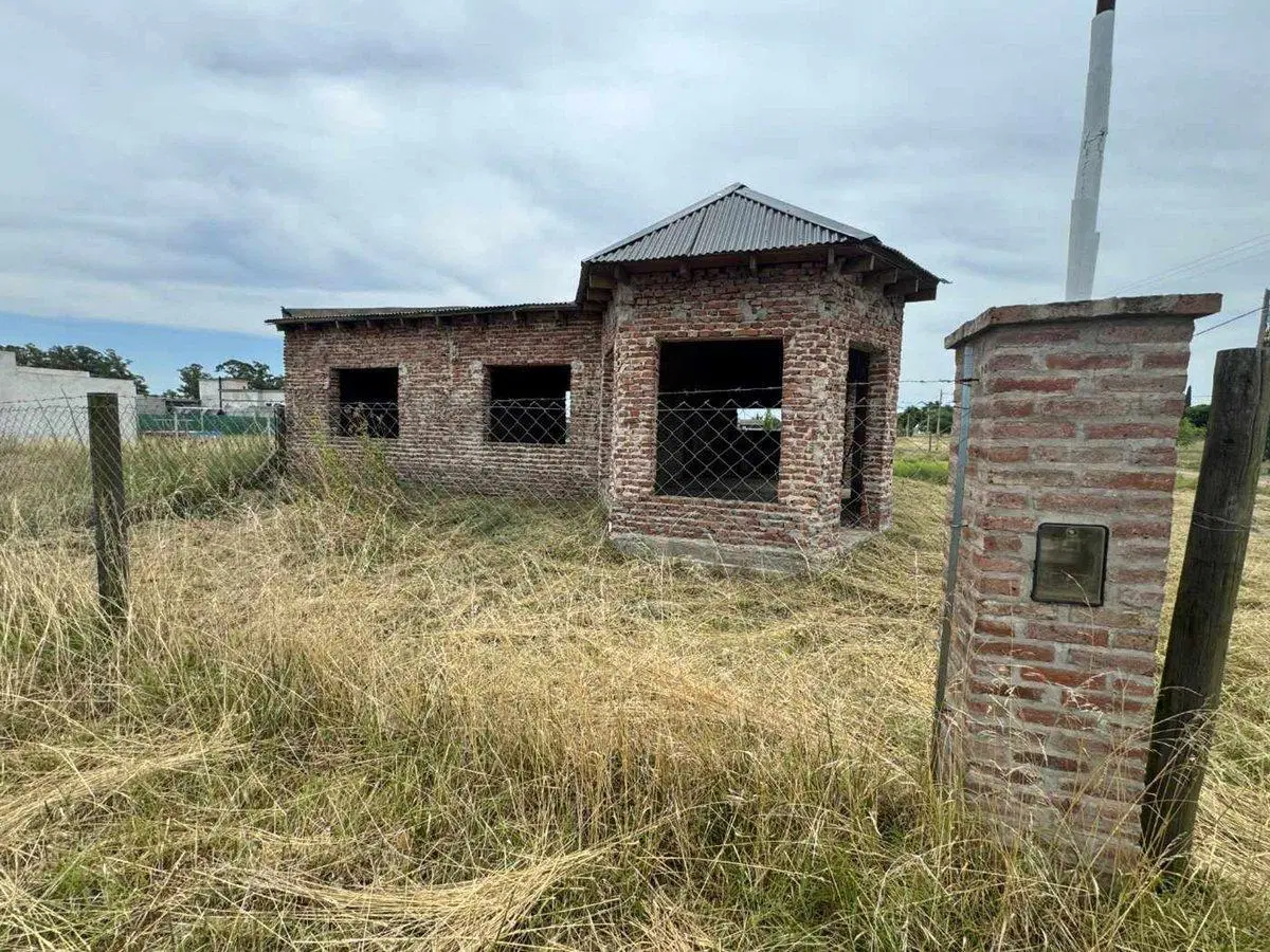 TERRENO EN VENTA EN PERGAMINO CON CONSTRUCCIÓN 2